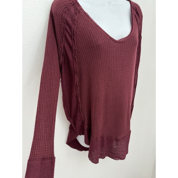 We The Free Women Top Burgundy Waffle Knit Thermal Raw Hem Long Sleeve V Neck M - Picture 4 of 8